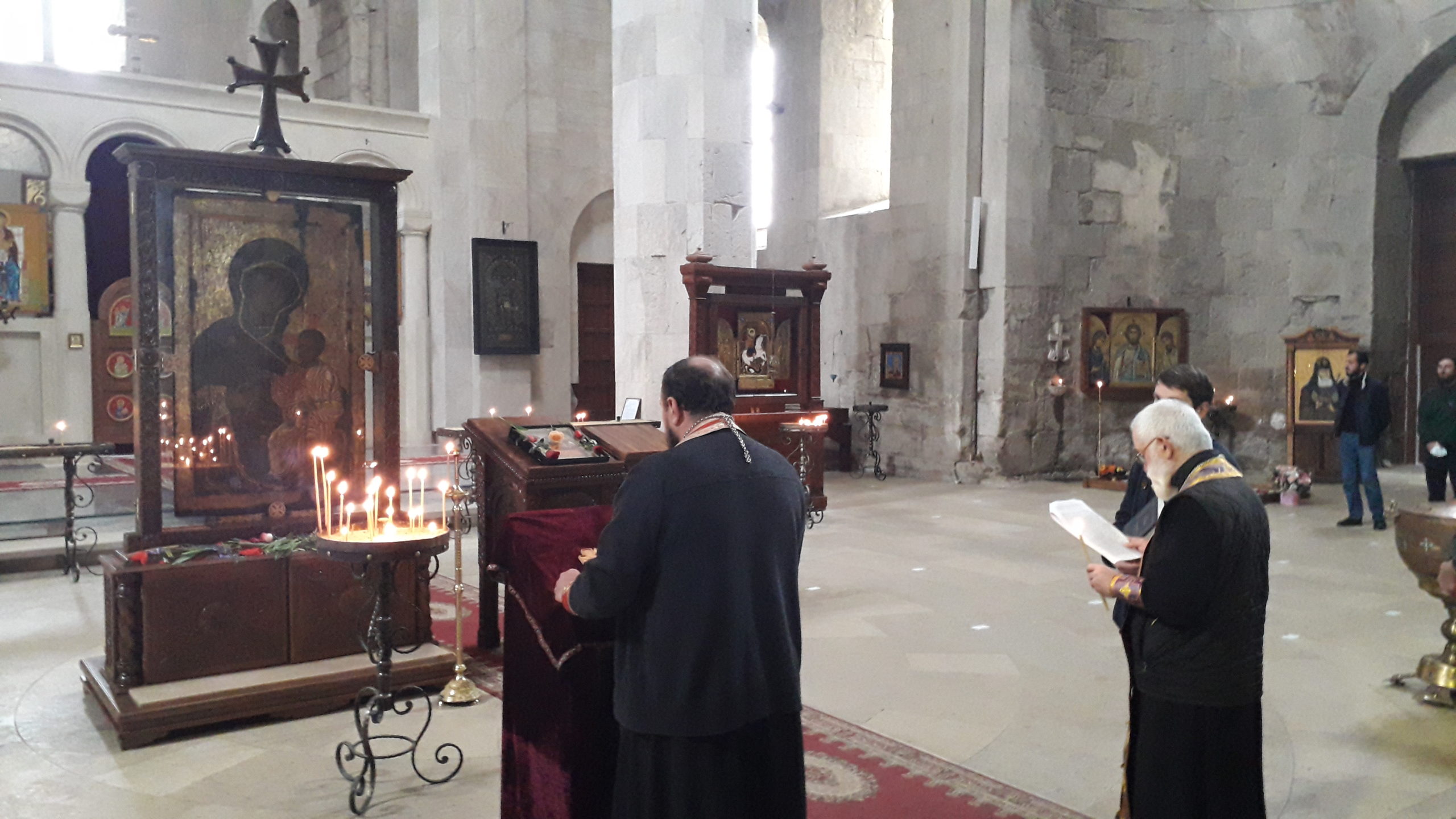 ივერიის ღვთისმშობლის ხატის ასლი ქუთაისის სიონში